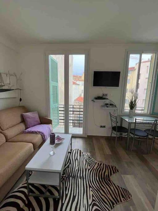 City-center 80m To The Sea / Appartamento